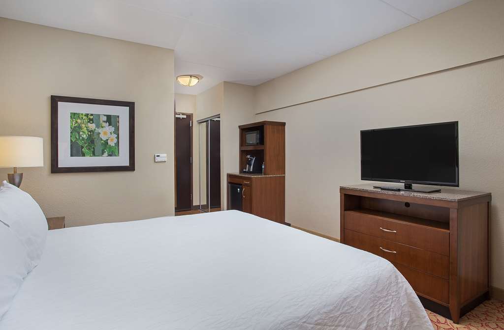 Hilton Garden Inn פייקוויל חדר תמונה