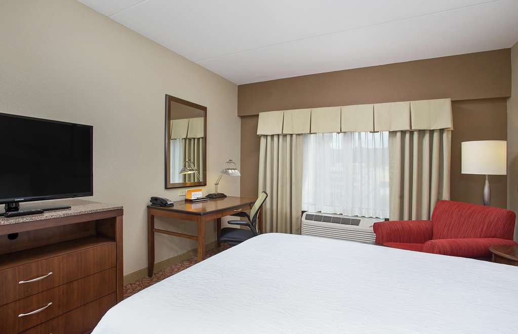 Hilton Garden Inn פייקוויל חדר תמונה