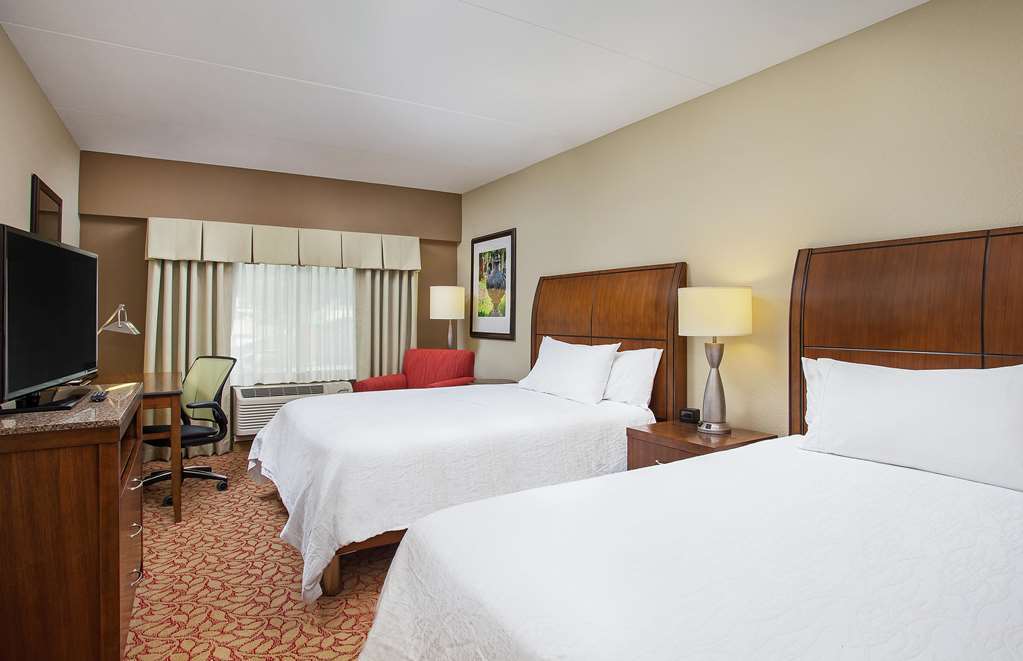 Hilton Garden Inn פייקוויל חדר תמונה